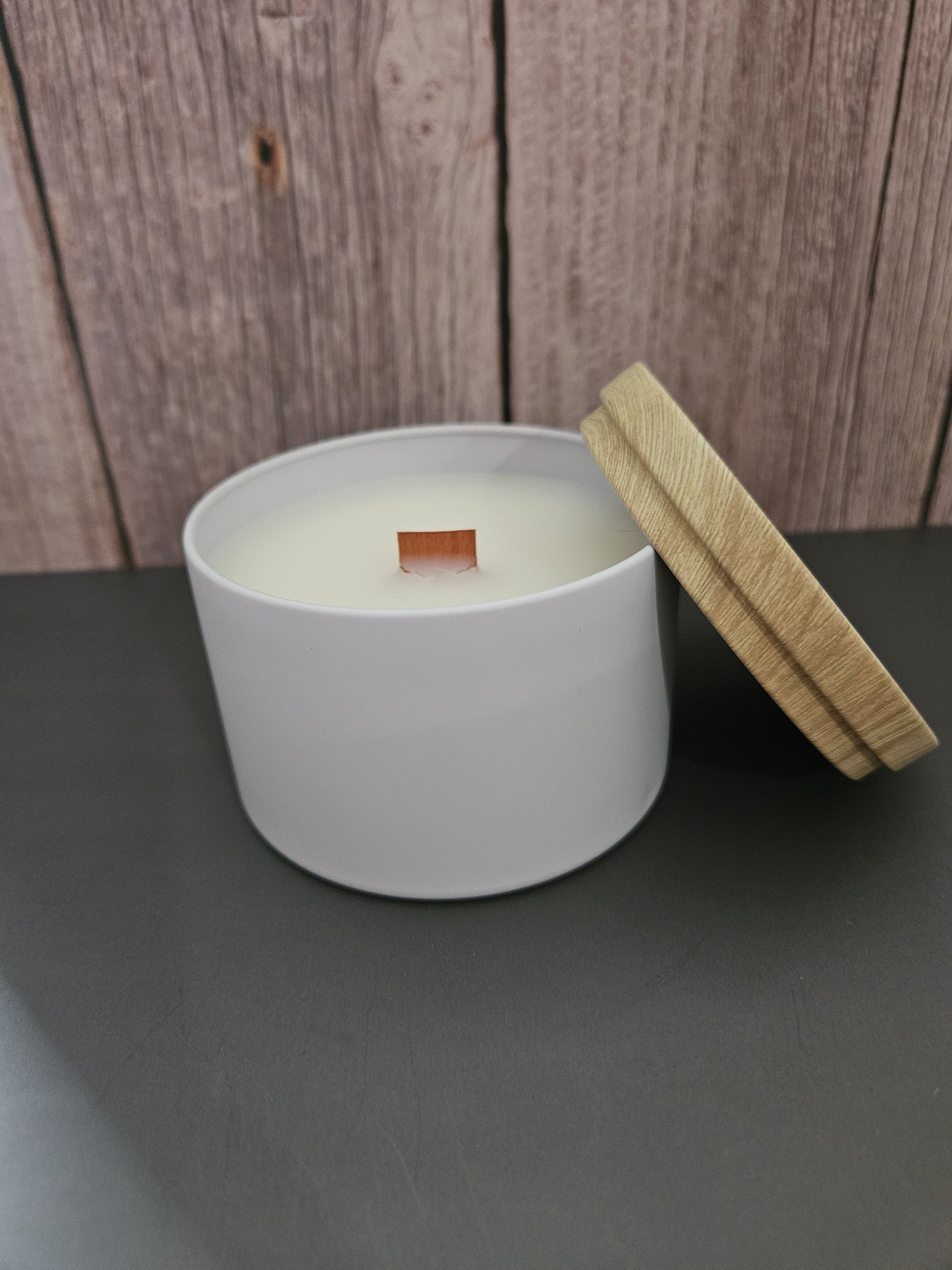 8oz Gingerbread + Goji Berry candle
